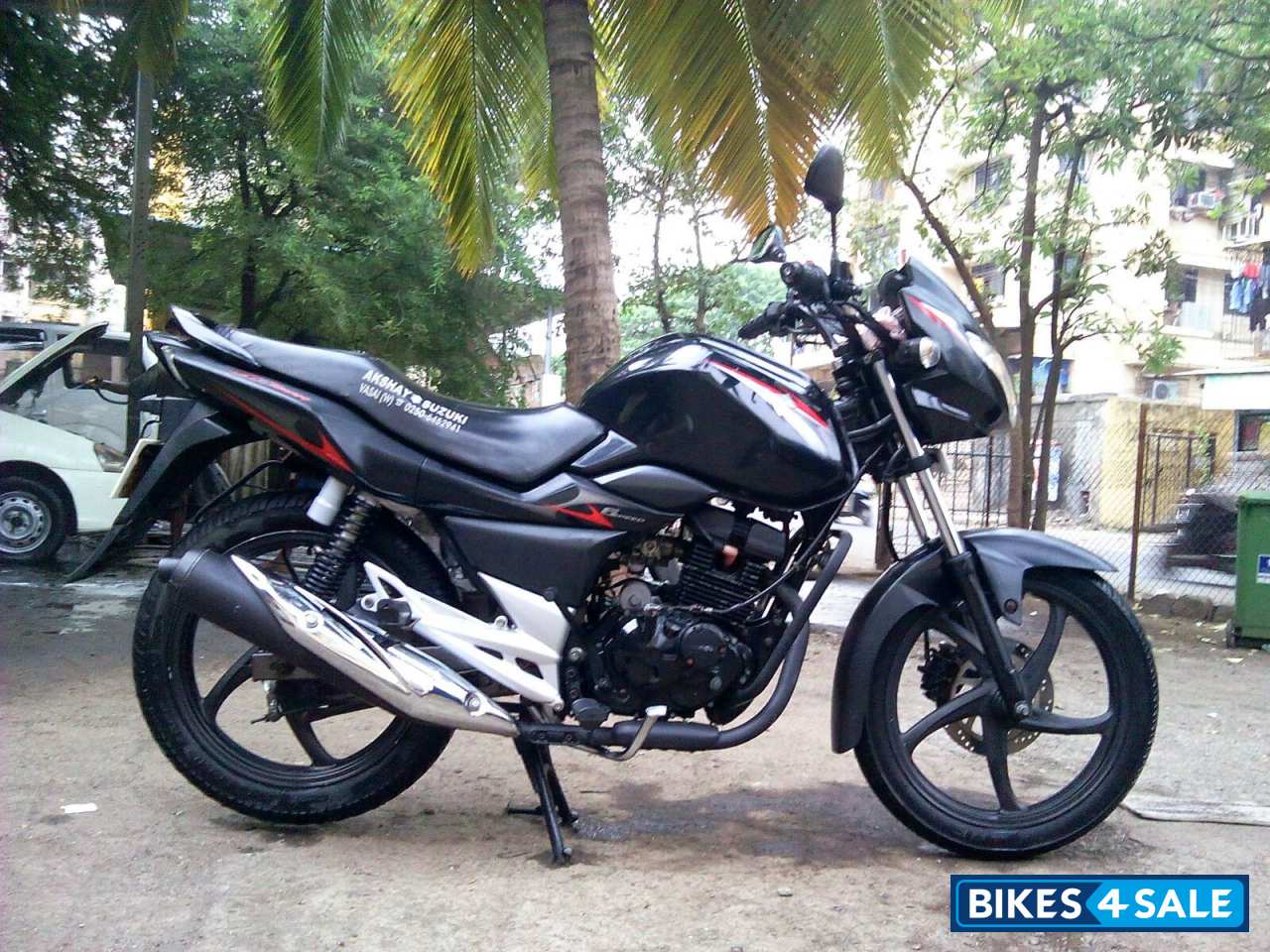 Black Suzuki GS 150R