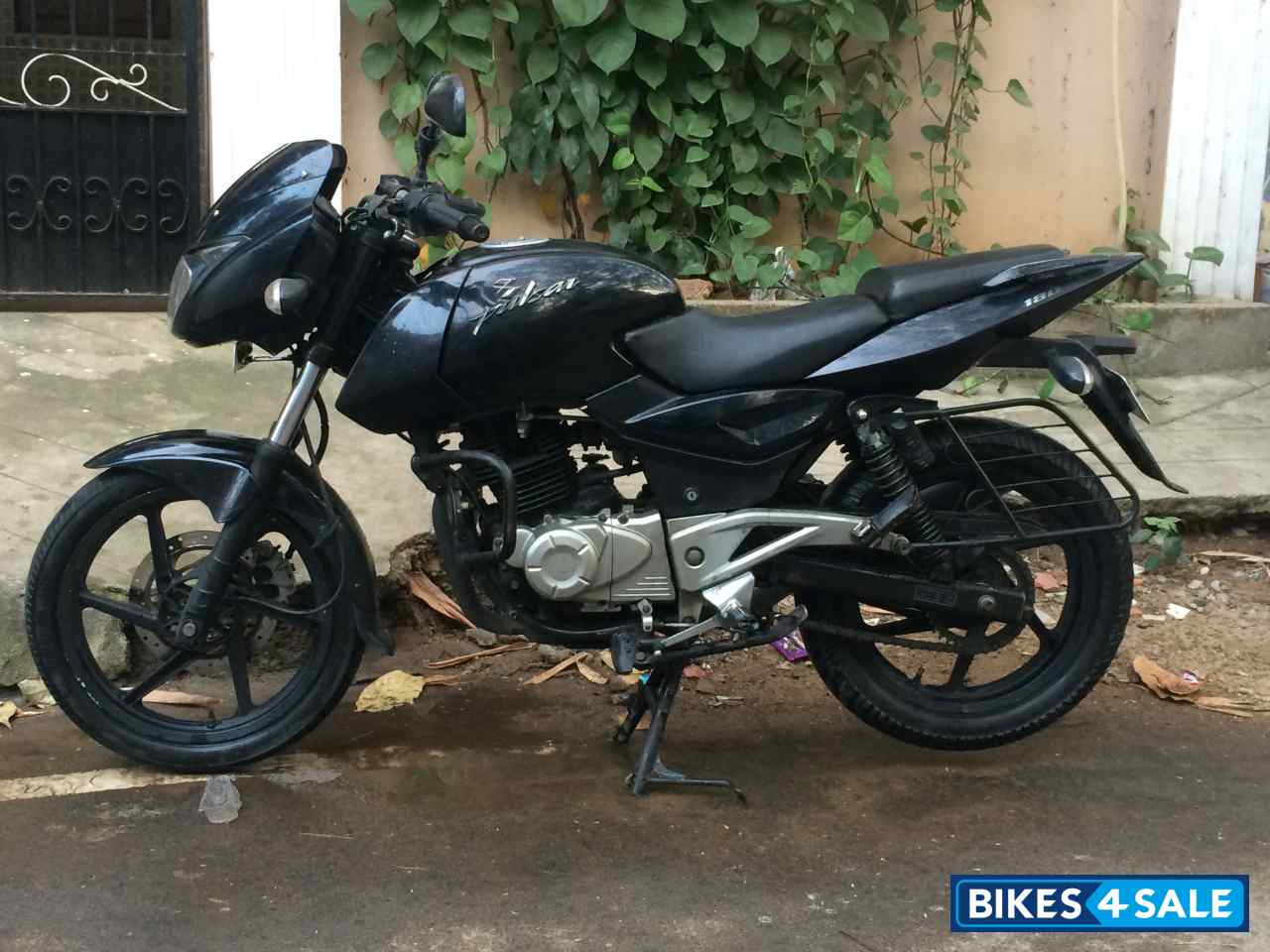 Black Bajaj Pulsar 180 DTSi