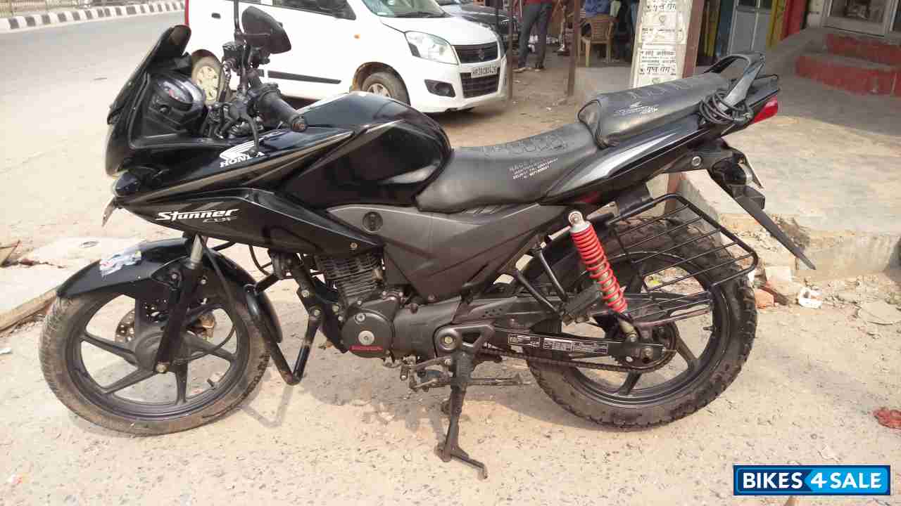 Black Honda CBF Stunner