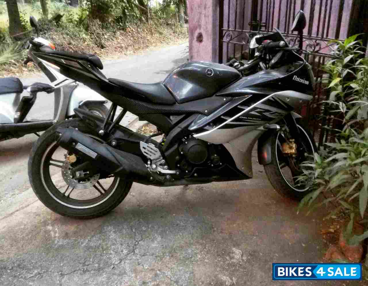 Black Grey Yamaha YZF R15 V2 Picture 1. Album ID is 140737. Bike ...