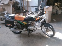 Black Bajaj Caliber 115