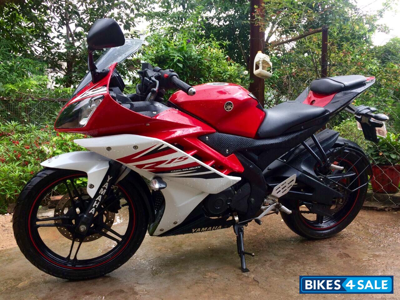 Front-red & White,back-black Yamaha YZF R15 V2