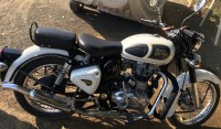 White Royal Enfield Classic 350