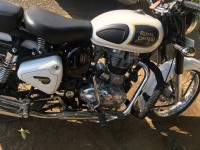 White Royal Enfield Classic 350