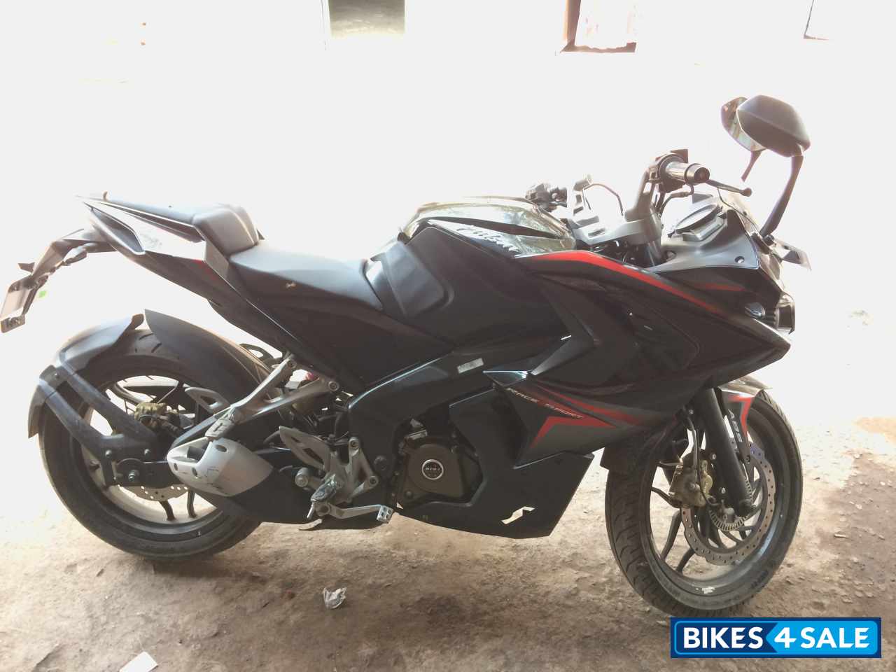 Used 2016 Model Bajaj Pulsar Rs 200 For Sale In Mumbai Id 142147 Demon Black Colour Bikes4sale 3825