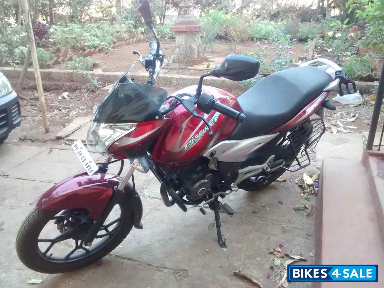 Red Bajaj Discover 125 ST