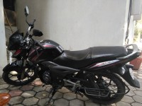 Black Bajaj Discover 125 ST