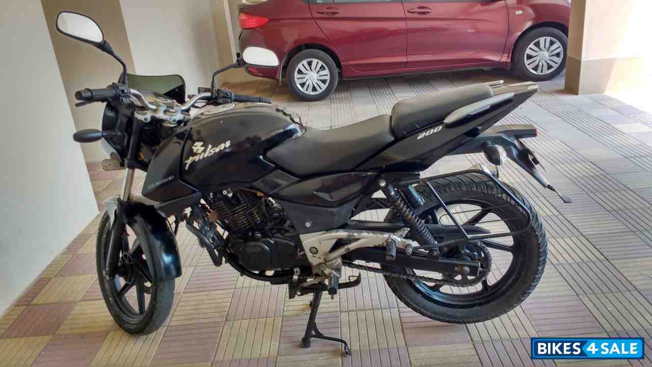 Black Bajaj Pulsar 200 DTSi