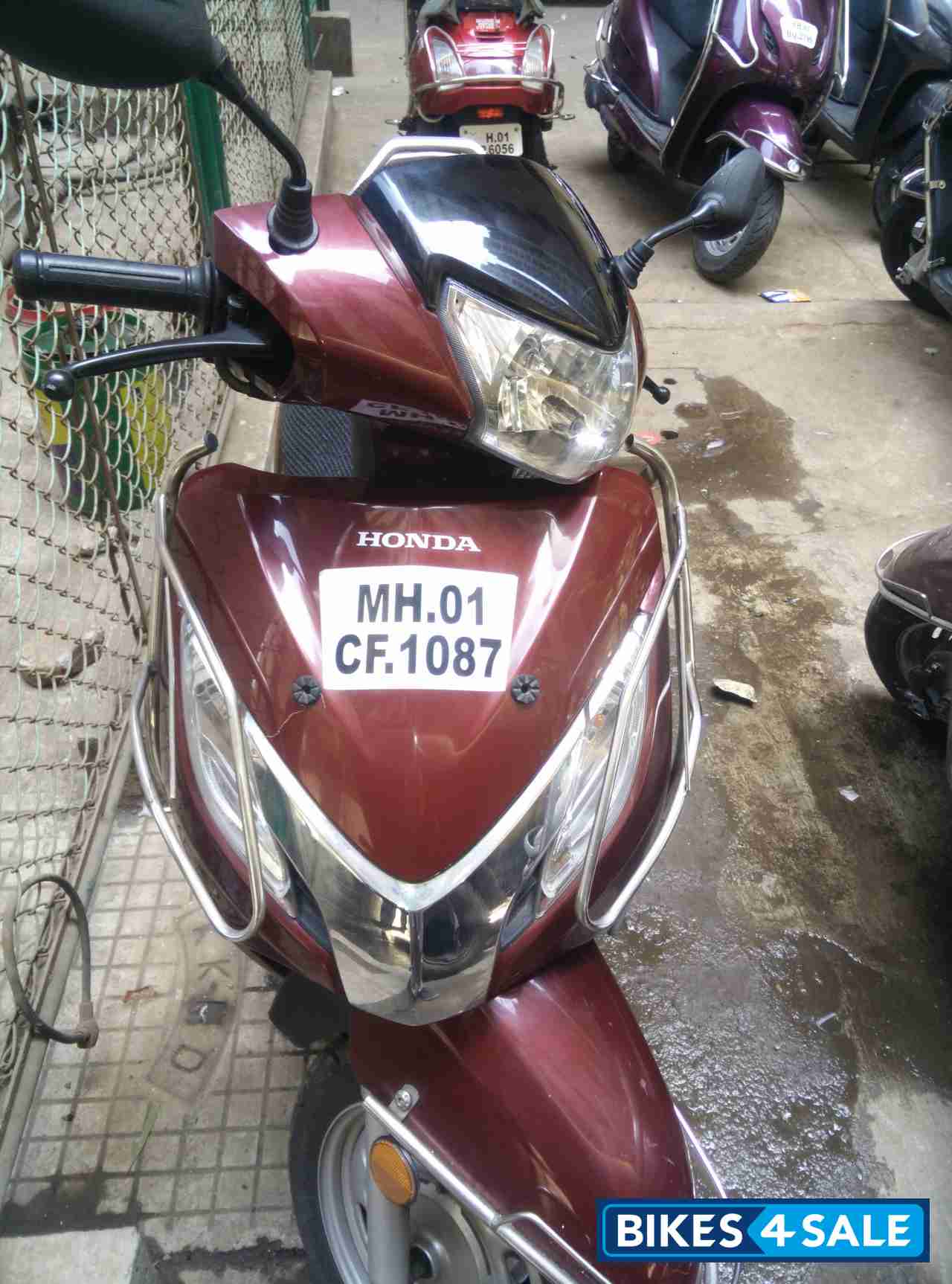 Activa 125 deals maroon colour