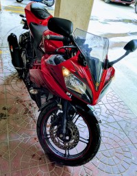 Red Yamaha YZF R15 V2