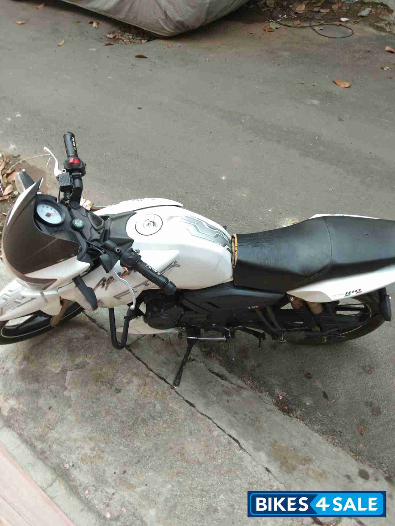 White TVS Apache RTR 180 ABS
