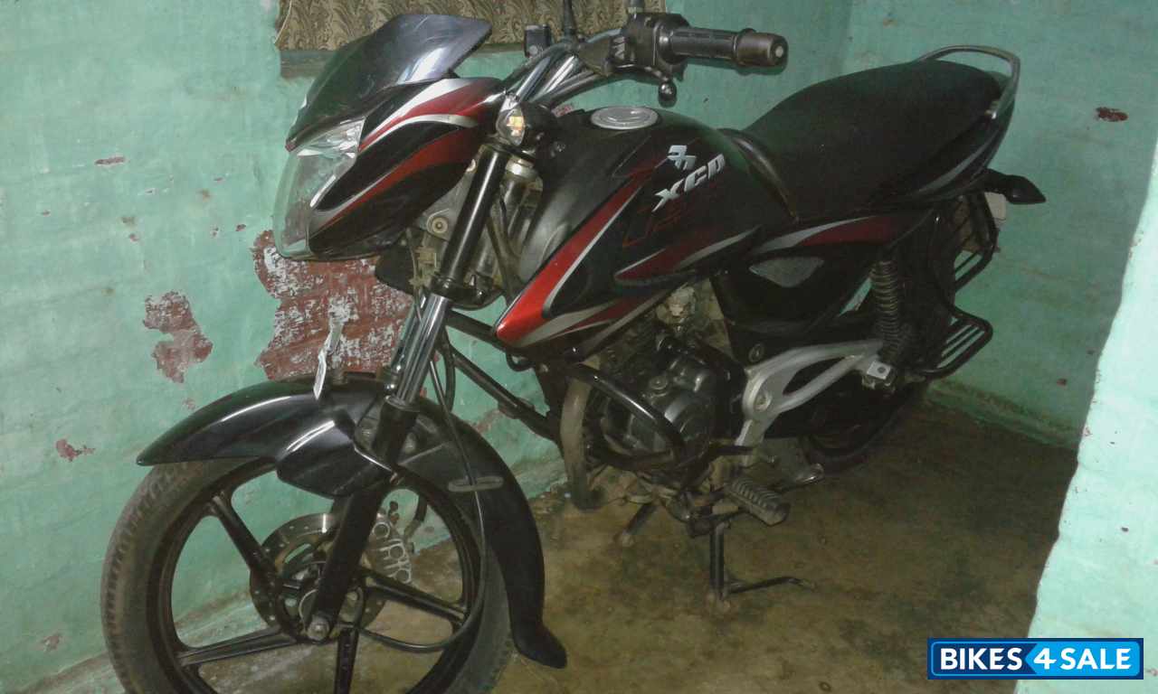 Black Bajaj XCD 135 DTS-Si