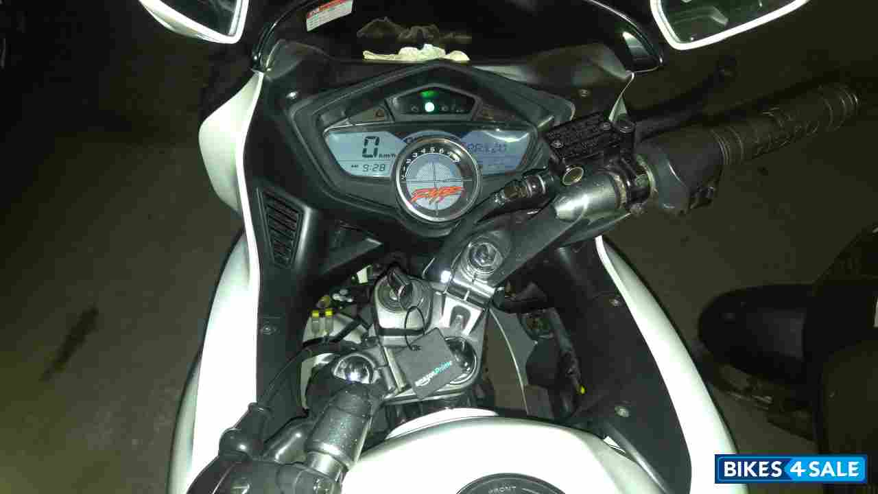 White Hero Karizma ZMR White Hero Karizma ZMR