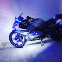 White Blue Yamaha YZF R15 V2