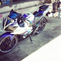 White Blue Yamaha YZF R15 V2