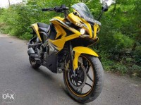 Yellow Bajaj Pulsar RS 200