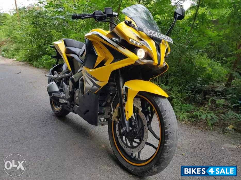 Yellow Bajaj Pulsar RS 200