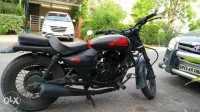 Black Bajaj Avenger 220 DTS-i