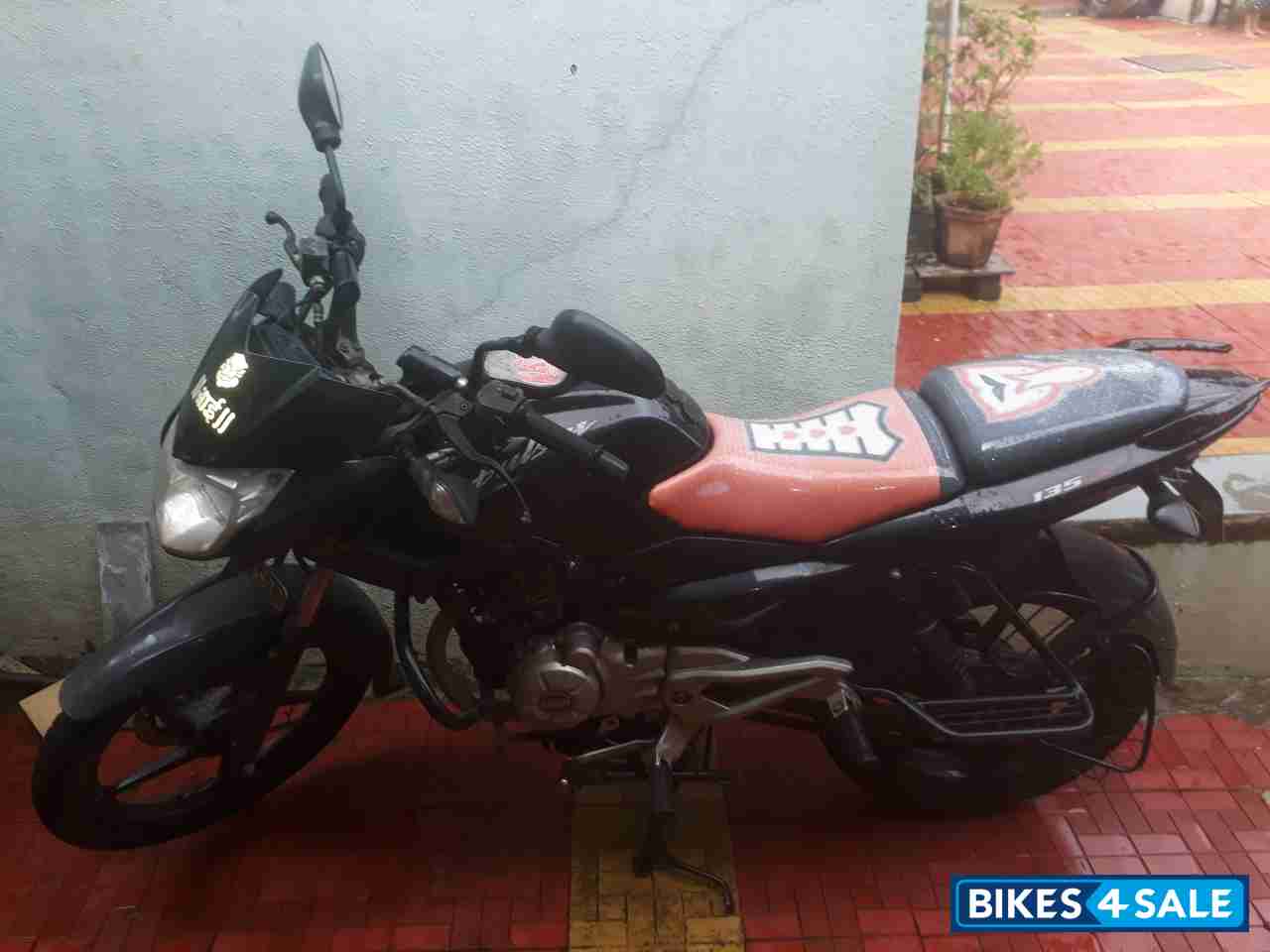 Black Bajaj Pulsar 135LS Black Bajaj Pulsar 135LS
