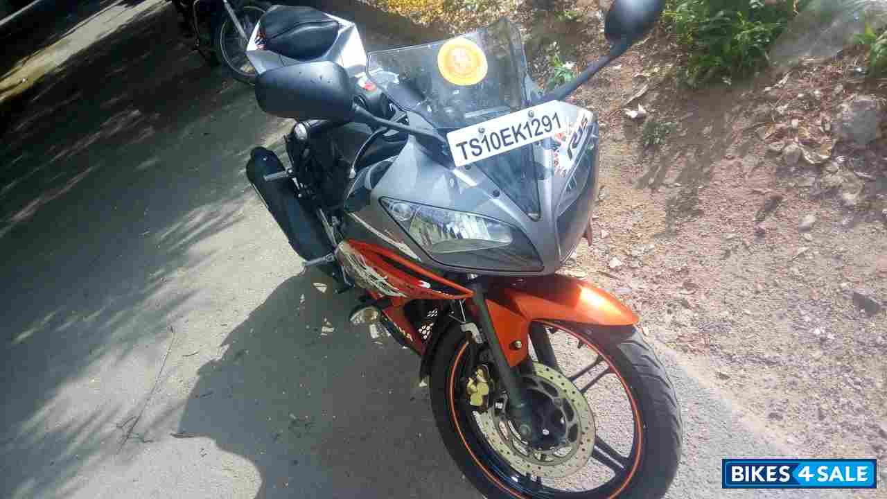 Orange Yamaha YZF R15 V2 Orange Yamaha YZF R15 V2