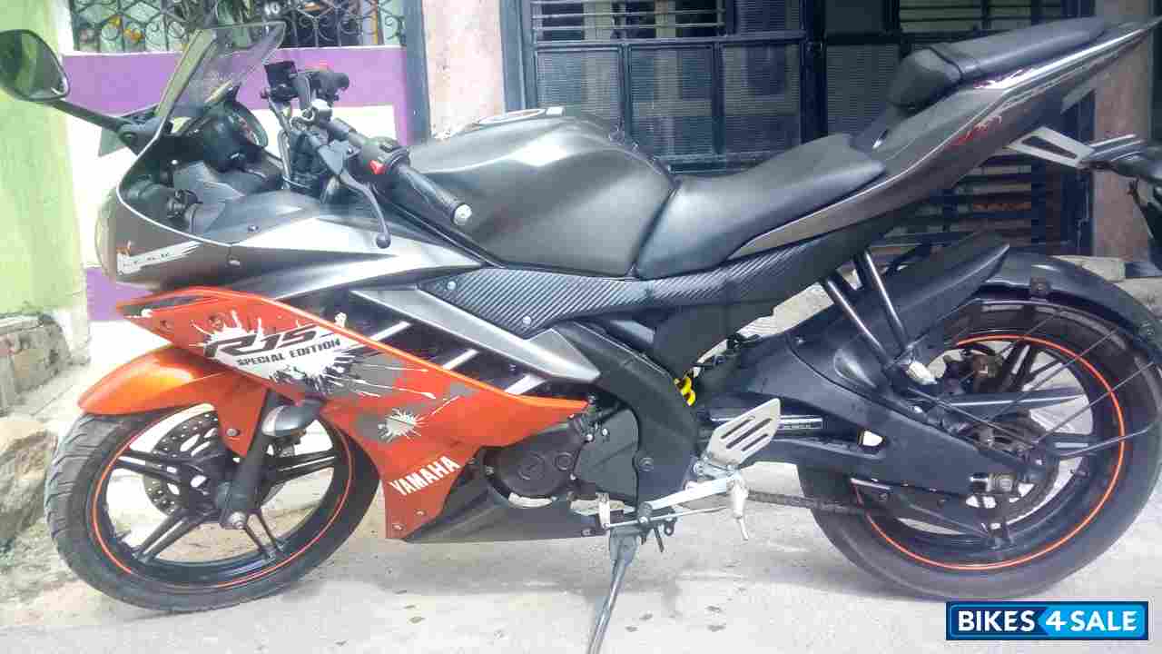 Orange Yamaha YZF R15 V2 Orange Yamaha YZF R15 V2