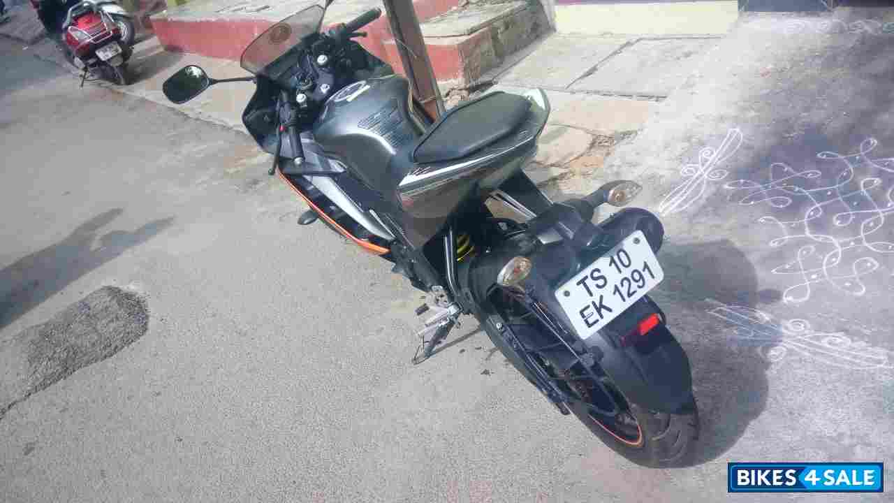 Orange Yamaha YZF R15 V2 Orange Yamaha YZF R15 V2