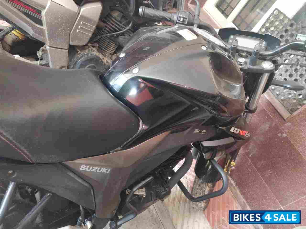 Black Suzuki Gixxer 150