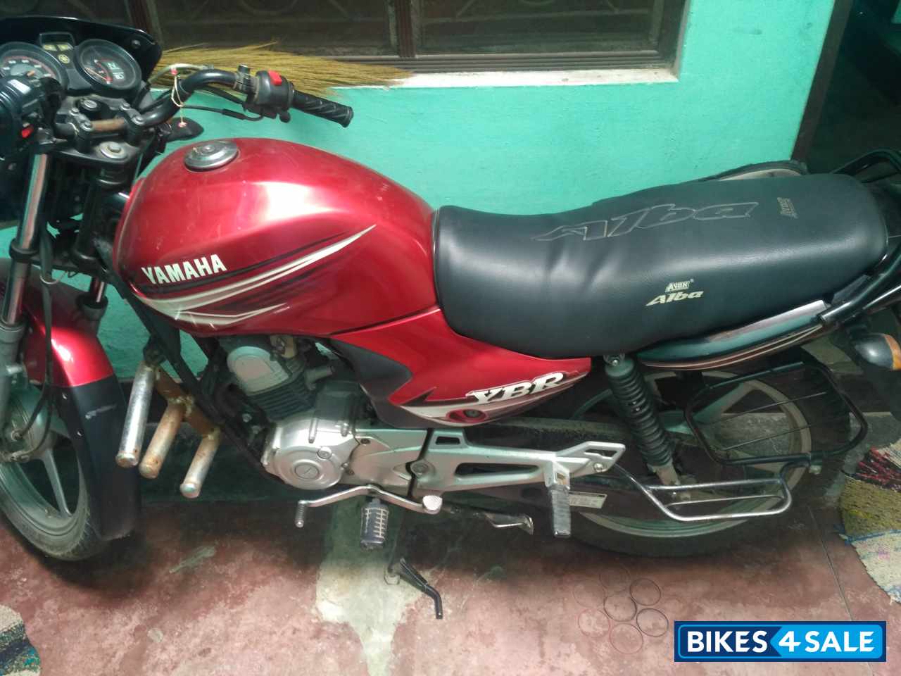 Red Yamaha YBR 110