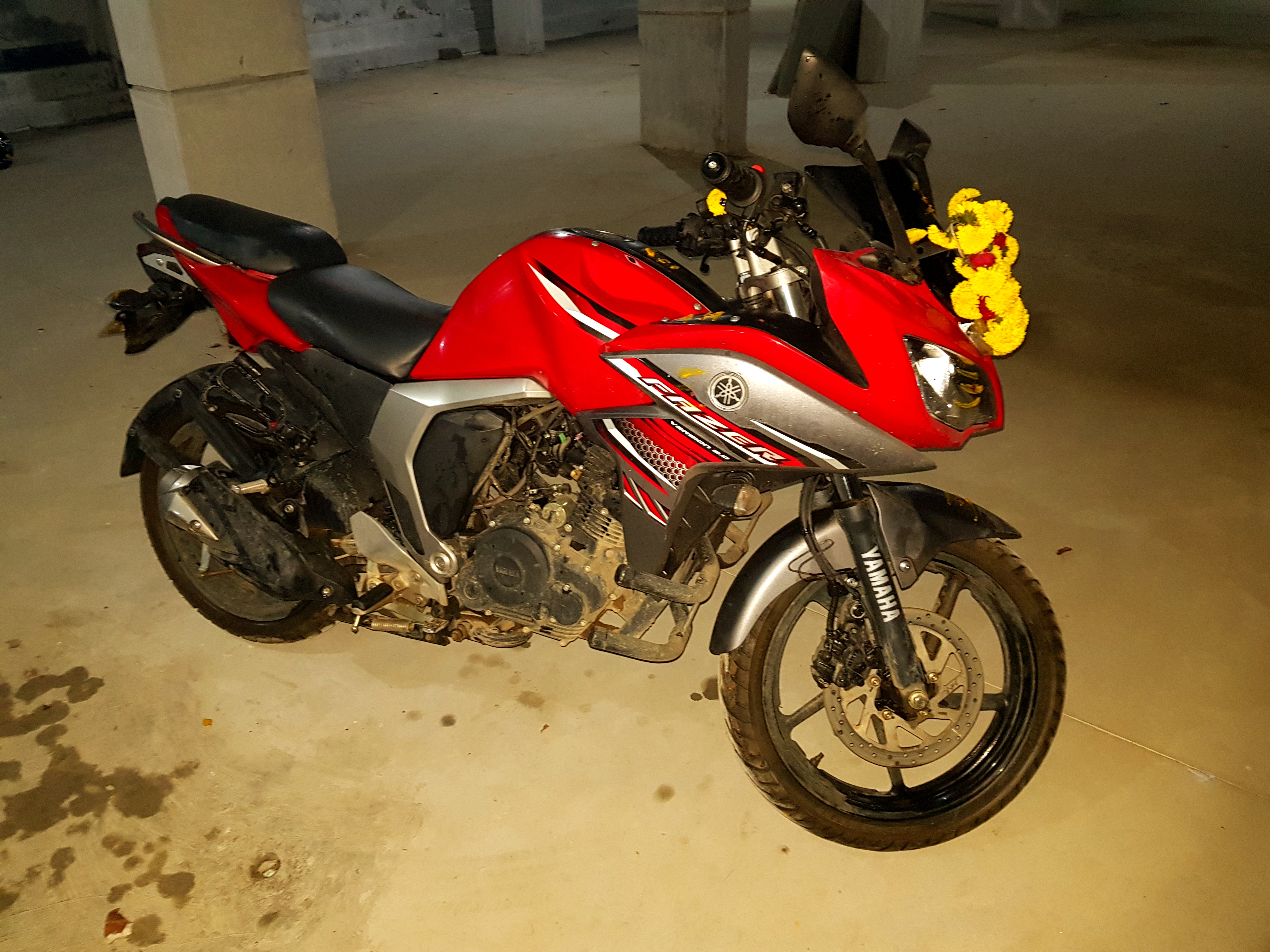 Red Yamaha Fazer FI V2