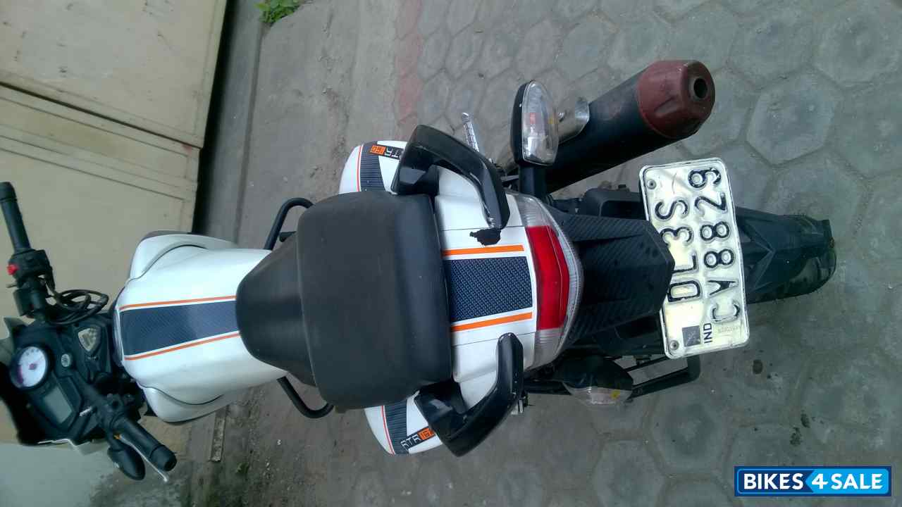 White TVS Apache RTR 160 White TVS Apache RTR 160