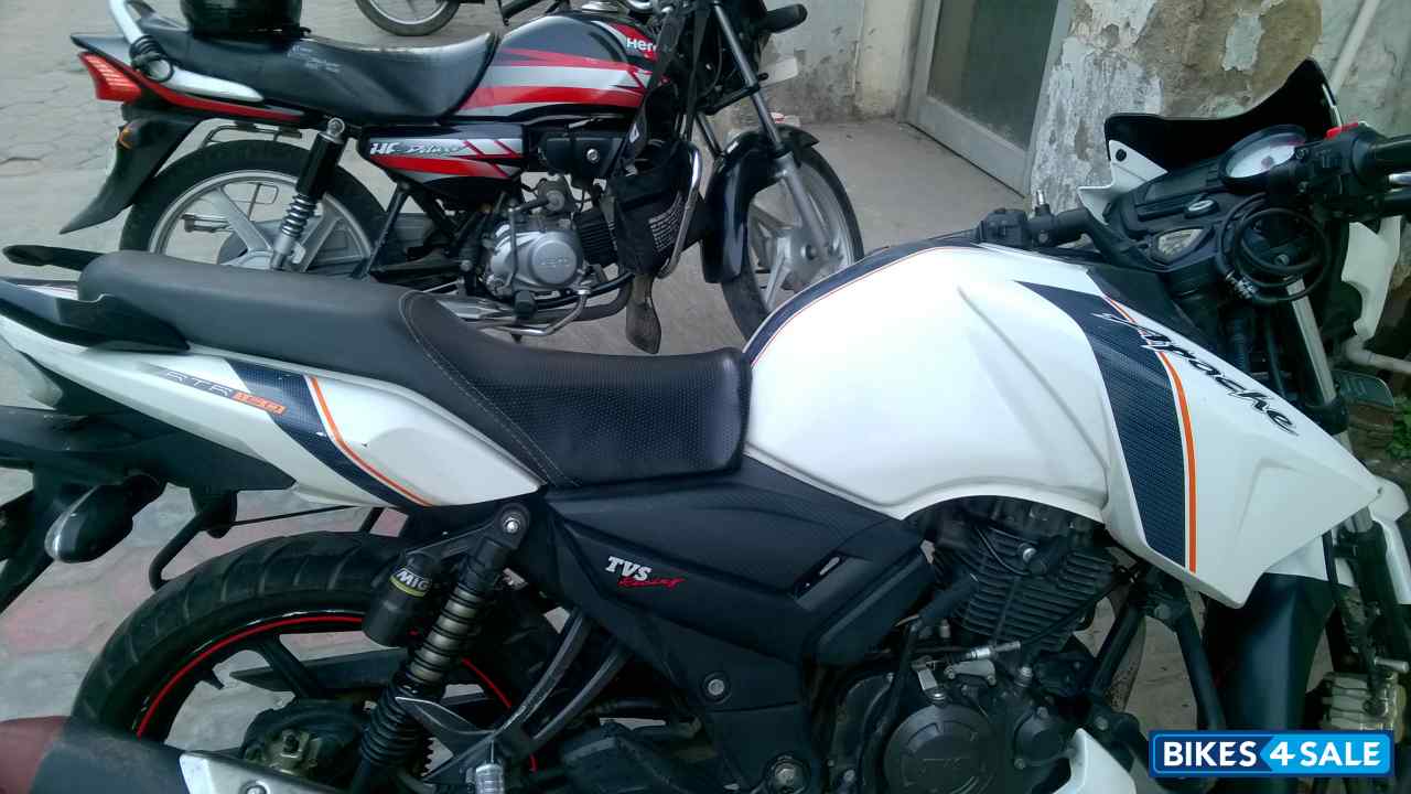 White TVS Apache RTR 160 White TVS Apache RTR 160