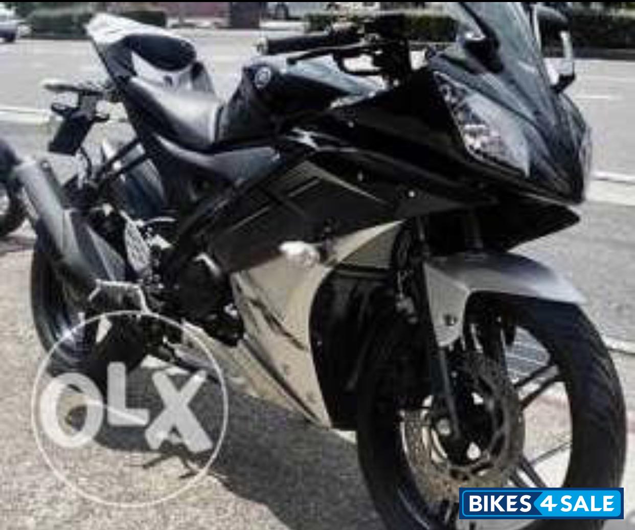 Black Yamaha YZF R15 V2 Black Yamaha YZF R15 V2