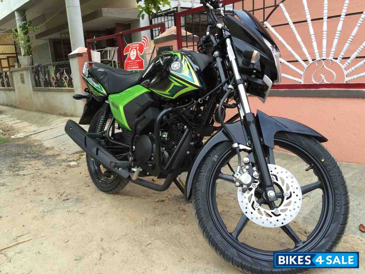 Black Green Yamaha Saluto 125