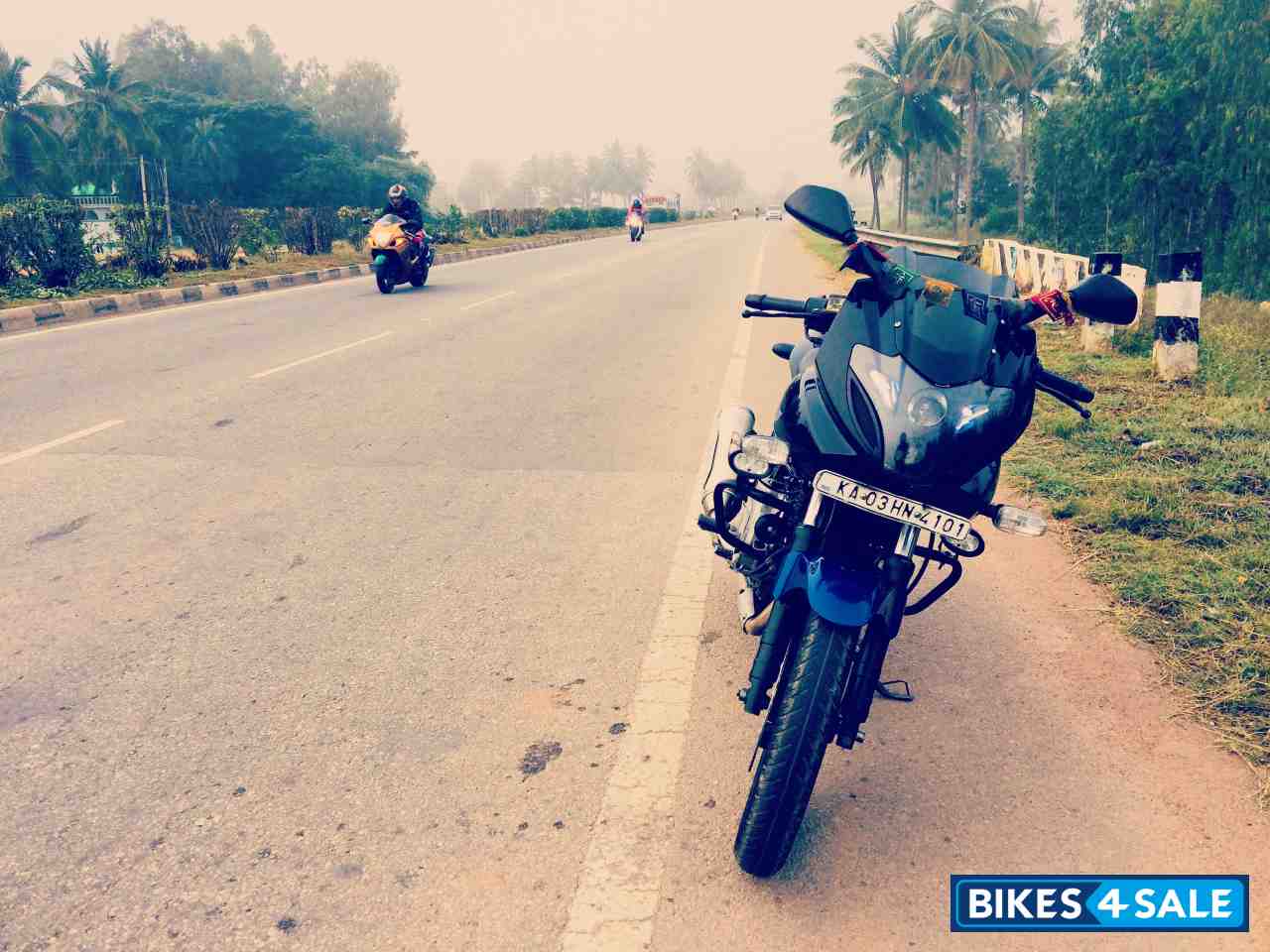 Blue & Black Bajaj Pulsar 220F