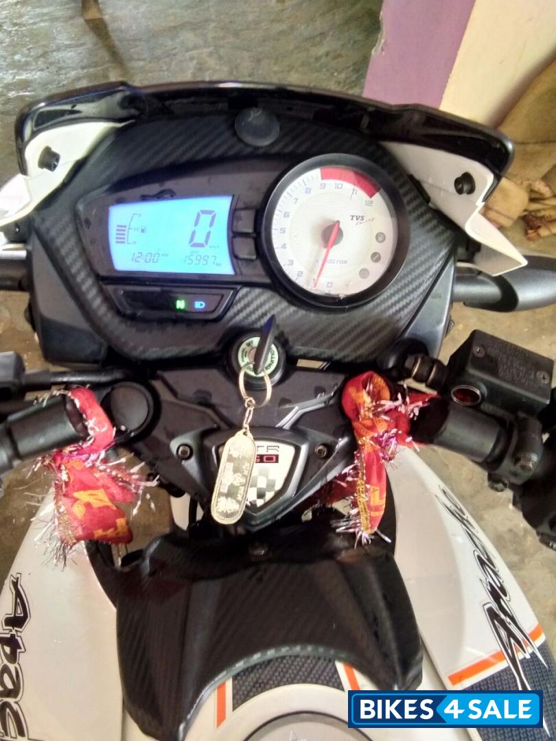 White TVS Apache RTR 160 White TVS Apache RTR 160