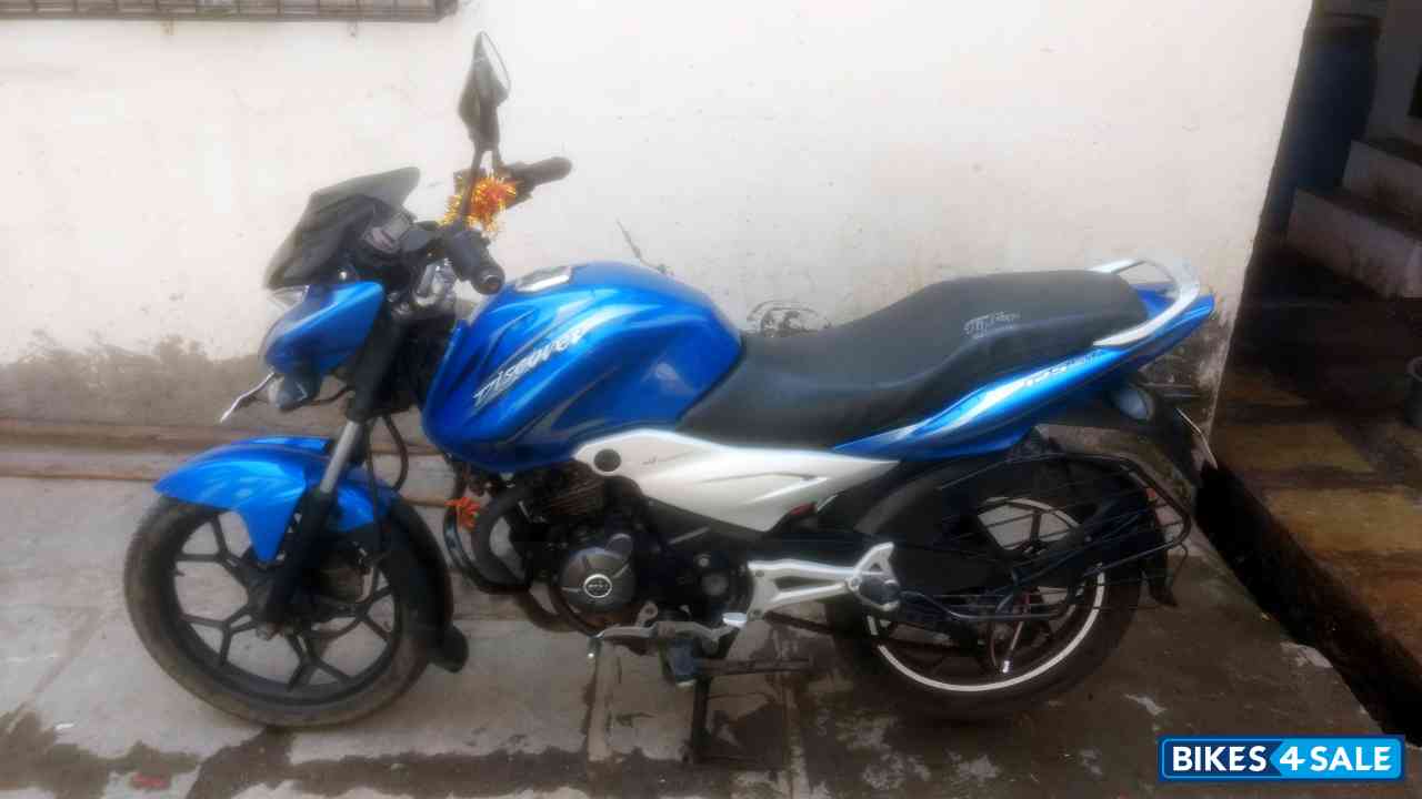 Blue Bajaj Discover 125 ST Blue Bajaj Discover 125 ST