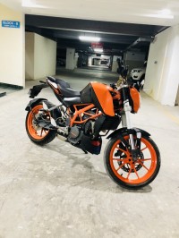 Orange KTM Duke 200