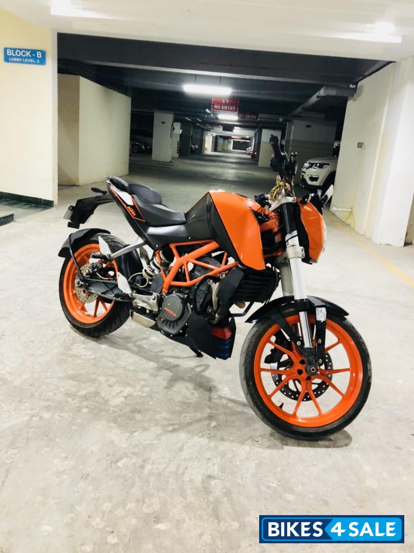 Orange KTM Duke 200