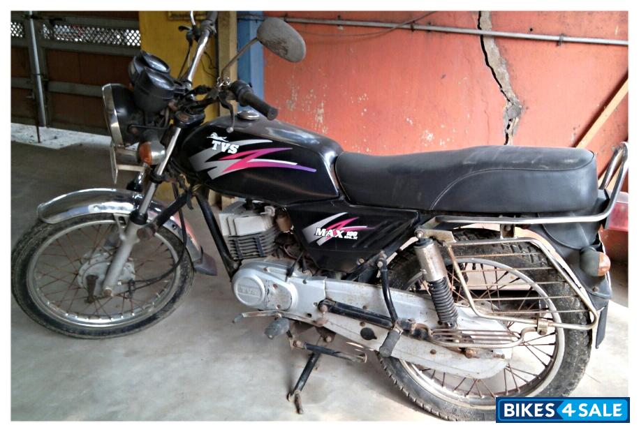 Black TVS MAX 100R