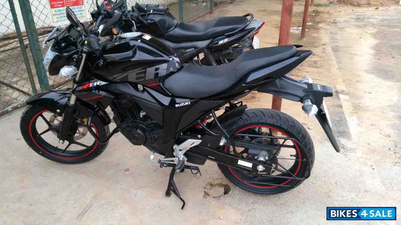 Black Suzuki Gixxer 150