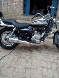 Black Bajaj Avenger Cruise 220