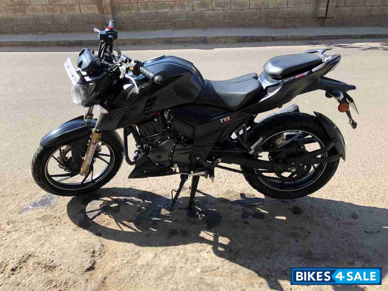 Matte Black TVS Apache RTR 200 4V