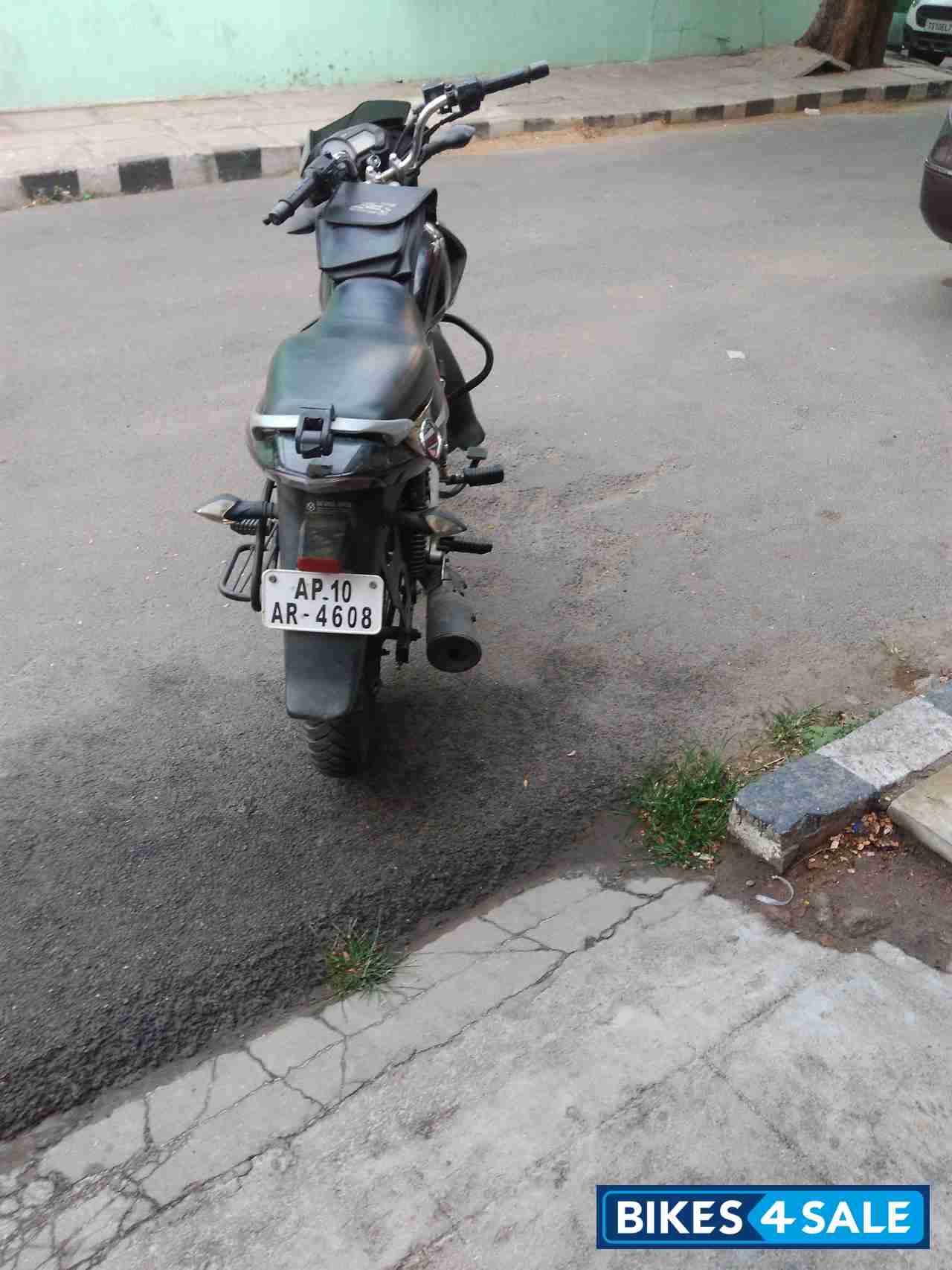 Black Bajaj XCD 135 DTS-Si