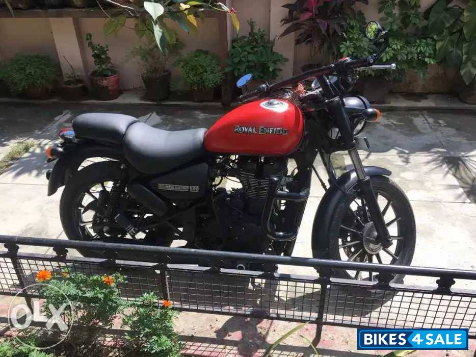 Black Royal Enfield Thunderbird 500 Black Royal Enfield Thunderbird 500