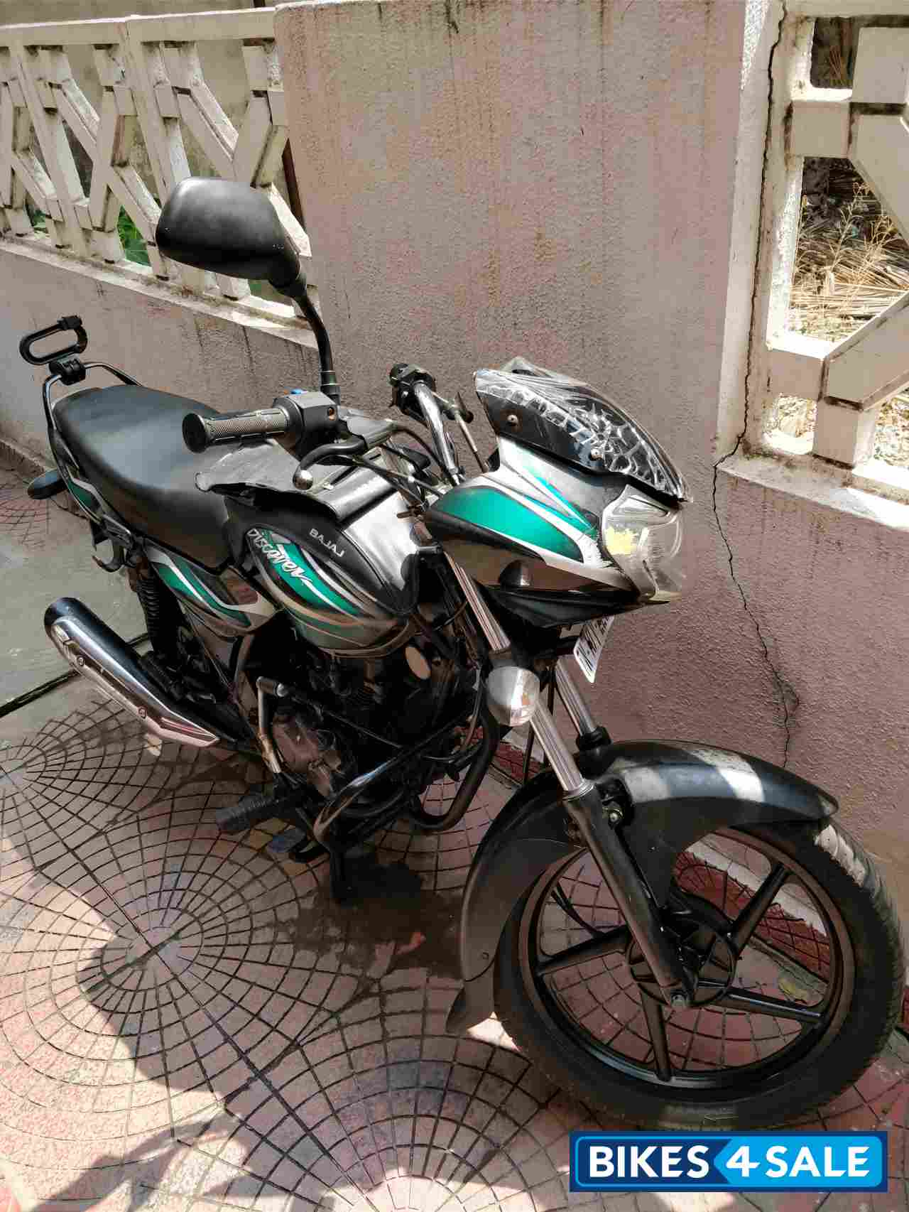 Green Bajaj Discover 100 DTS-Si Green Bajaj Discover 100 DTS-Si