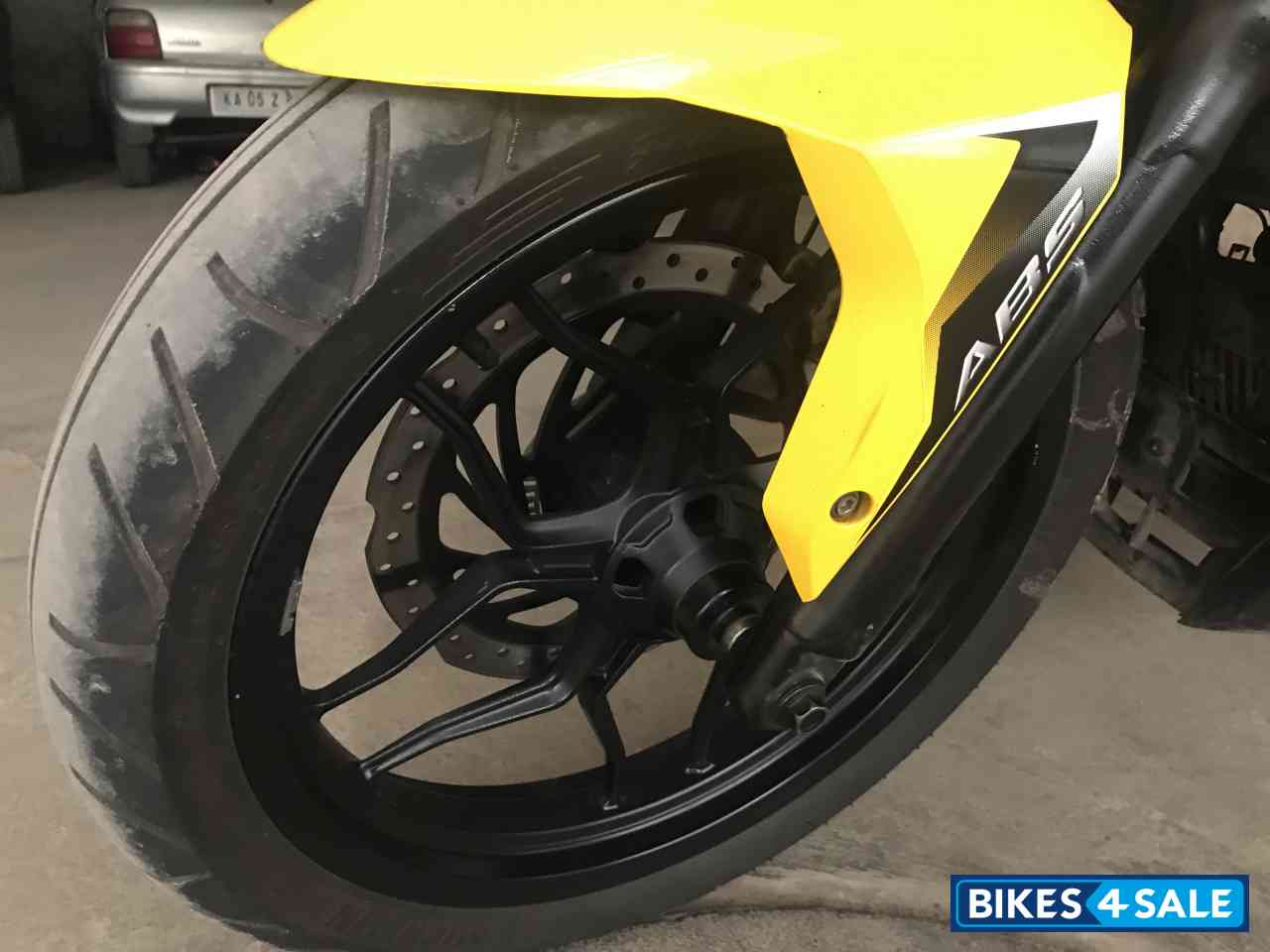 Yellow Bajaj Pulsar RS 200 ABS Yellow Bajaj Pulsar RS 200 ABS