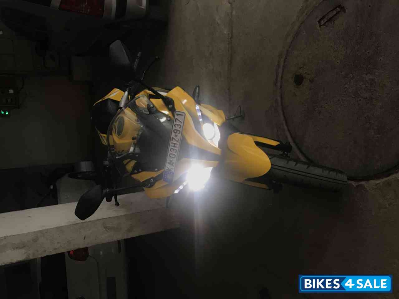 Yellow Bajaj Pulsar RS 200 ABS Yellow Bajaj Pulsar RS 200 ABS