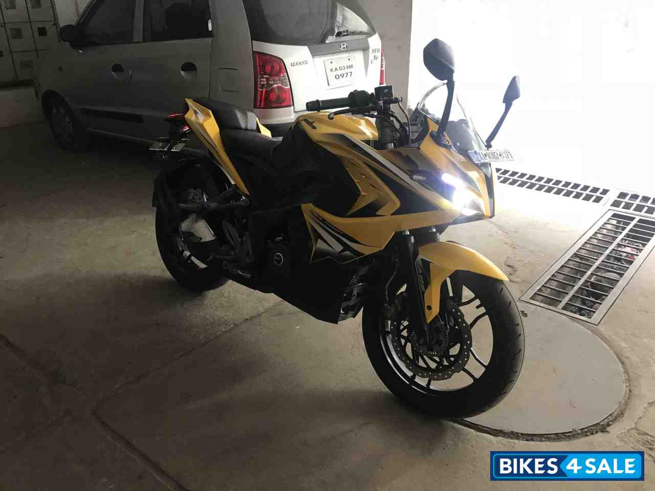 Yellow Bajaj Pulsar RS 200 ABS Yellow Bajaj Pulsar RS 200 ABS