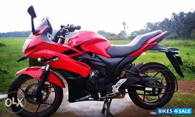 Red Suzuki Gixxer SF