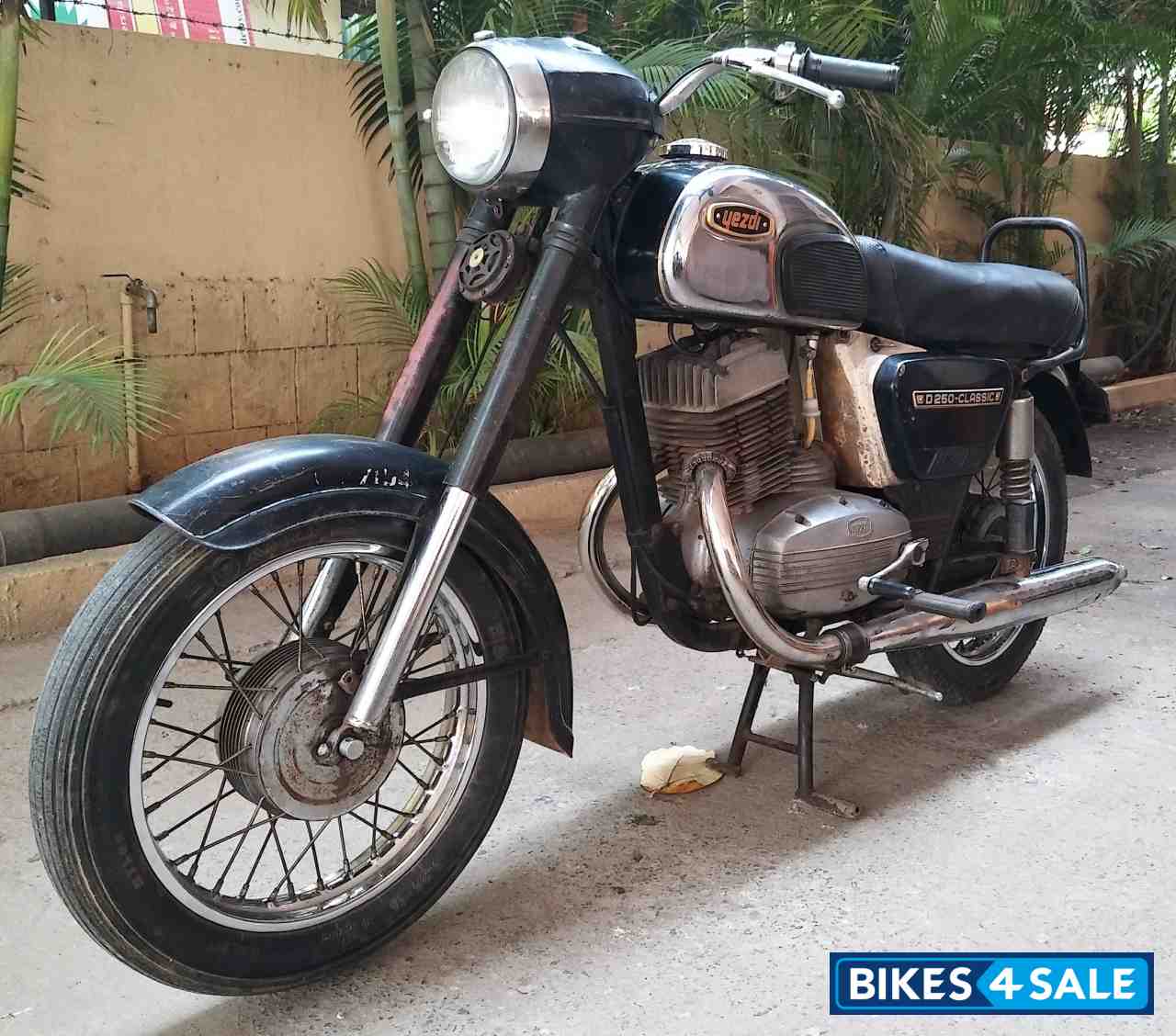 Used 1983 model Ideal Jawa  Yezdi Classic for sale in 